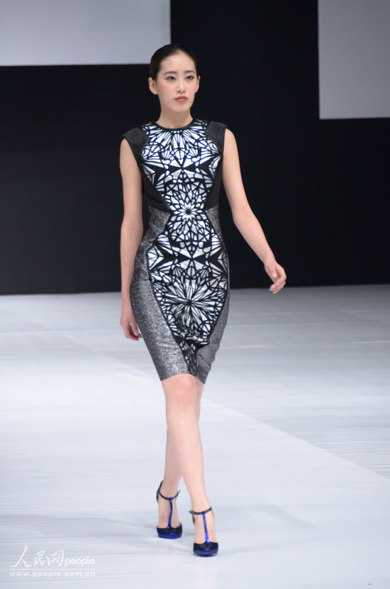 ģ��չʾʱװ��