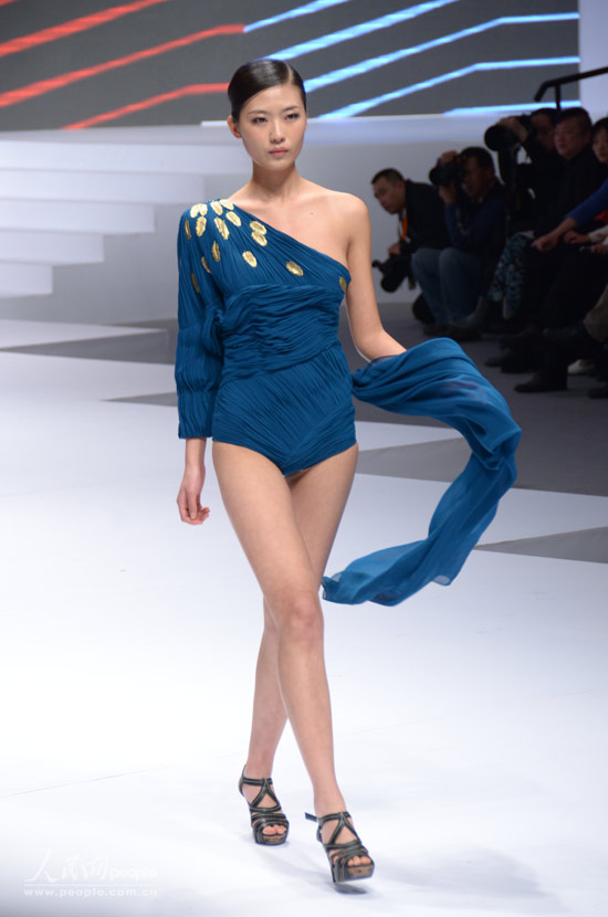 �Ǿ���˼��չʾʱװ��