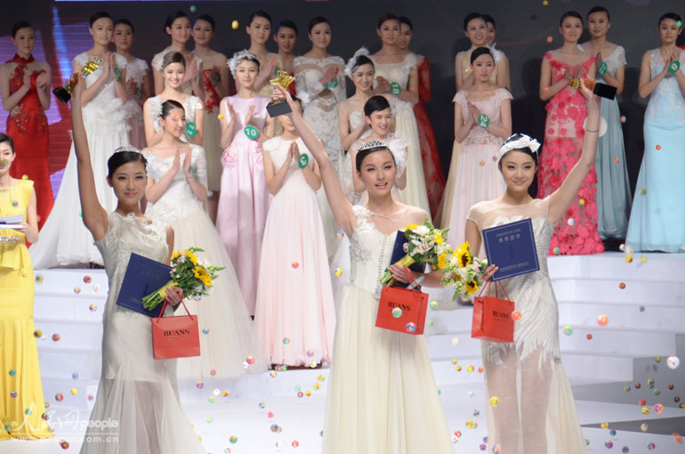 ��ѡ���������⡣12��ѡ��������(��)��ھ�,23��ѡ����˼��(��)���Ǿ�,21��ѡ�����纭(��)�񼾾������������� �Ը� ��