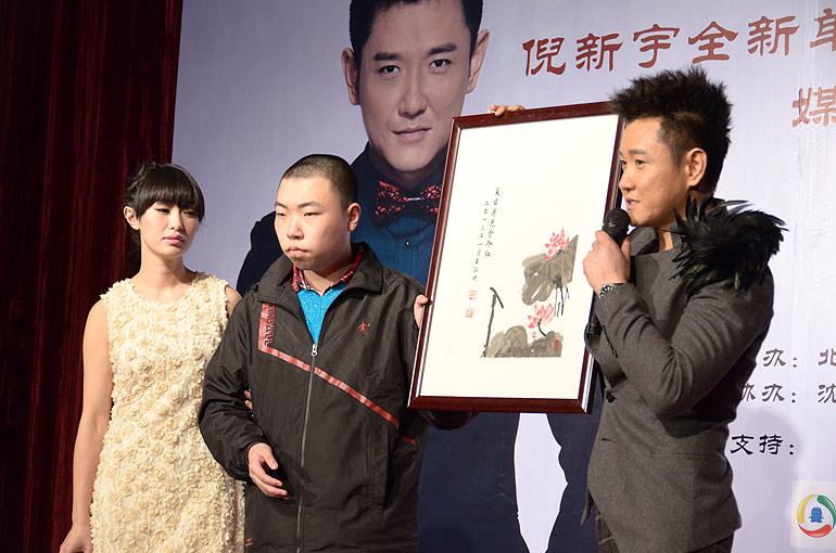 ������(��)չʾ�Ա�֢��ͯ������