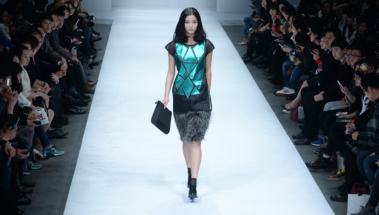 ģ��չʾʱװ������������ �ڿ� ��