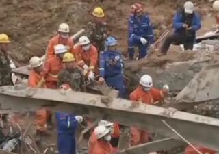 广东深圳滑坡灾害救援:5千多人参与救援 打通6条生命通道