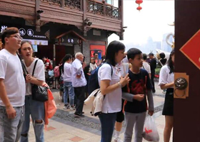 重慶站“幸福時光任意門”，拍照體驗