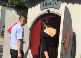 杭州站“幸福時光任意門”，民警參與現場活動