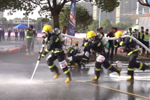 湖南消防總隊:勇奪全國"火焰藍"消防比武第五 拼起來有多酷