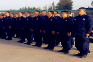 新疆總隊巴州支隊消防員防火宣傳的日常生活—飯前一支歌