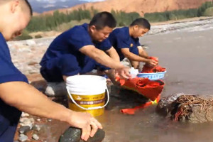 新疆總隊巴州支隊：森林消防員的日常生活—洗衣服