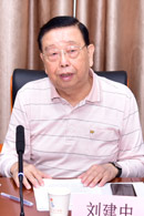 劉建中                            中國科教影視協會首席專家、原國家新聞出版廣電總局電影局原局長