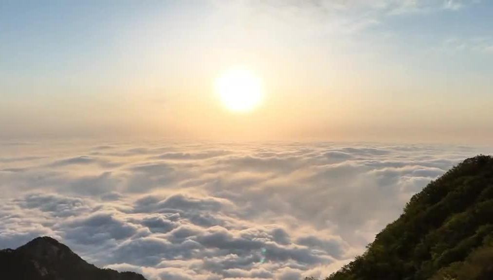 泰山出现壮丽云海日出 会当凌绝顶 一览众山小