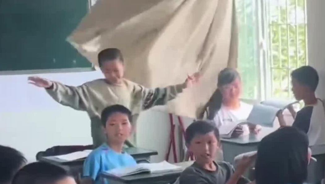 這一刻，風是自由的，孩子們也是