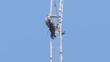 致敬勞動者！工人在160米高空處搭建測風塔