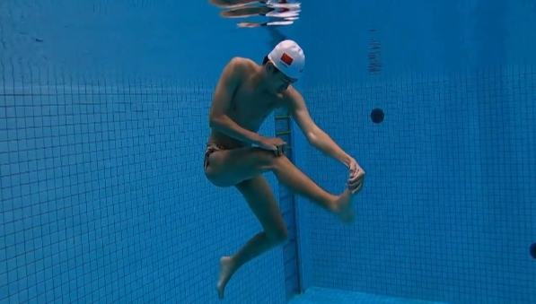 運動匯丨夏季游泳正當時 水中突發抽筋這樣自救