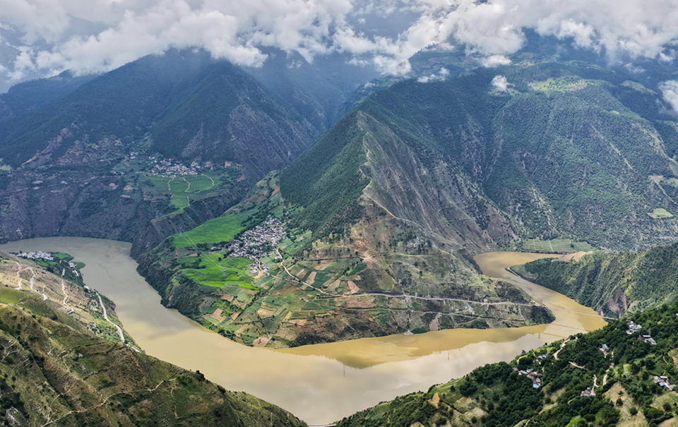 云南大理：雾绕澜沧江 山河入画来