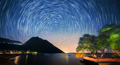 延時攝影看雲南撫仙湖璀璨星空
