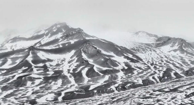 戈壁飞白 雪落黑独山