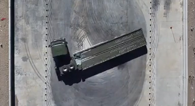 雪域高原上车技大pk！看空军官兵如何丝滑过弯