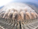歷史上今天的《人民日報》：三峽工程大江截流20周年