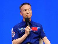 航天員在天上飛害不害怕？費俊龍：沒有必要也沒有時間去害怕